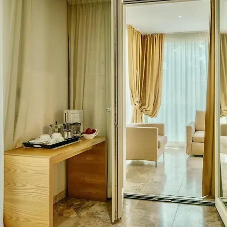 Appart hôtel Building-residence With Swimming-pool Immersed In The Tuscan Countryside, Elegant With Air Conditioning And Private Outdoor Space Collemezzano