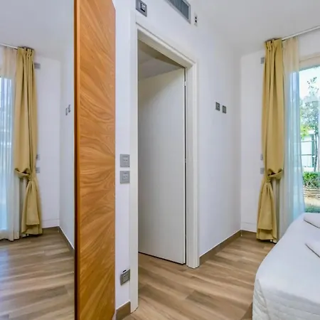 Apartmanhotel Building-residence With Swimming-pool Immersed In The Tuscan Countryside, Elegant With Air Conditioning And Private Outdoor Space