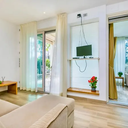 Appart hôtel Building-residence With Swimming-pool Immersed In The Tuscan Countryside, Elegant With Air Conditioning And Private Outdoor Space